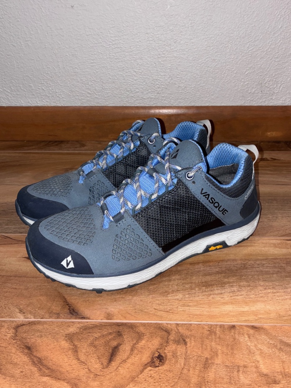 Vasque Womens Breeze Lt Low Gtx Blue Hiking Shoes - size 8.5
